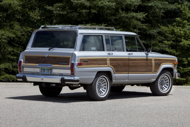 1989-Jeep-Grand-Wagoneer-3